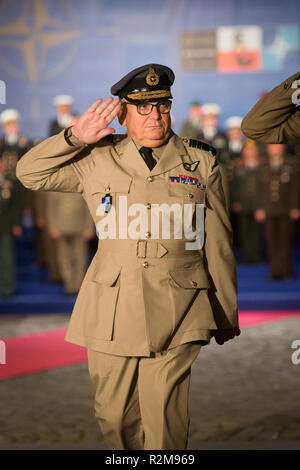 Président du Comité militaire de l'OTAN, l'Air Chief Marshal Sir Stuart Peach au cours d'une cérémonie d'accueil de la Conférence du Comité militaire de l'OTAN Réunion au cour du Château Royal de Varsovie, Pologne, le 28 septembre 2018 Banque D'Images