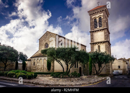 Église romane de Saint Martin construite au 11e siècle, le clocher a été construit en 1851 en style néo-roman Banque D'Images