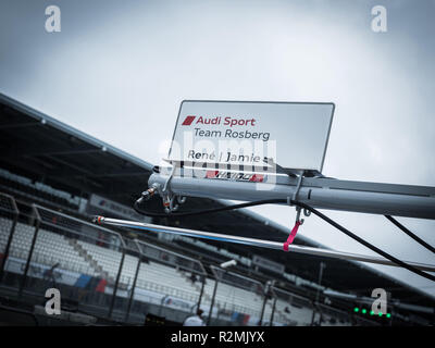 Inscrivez-vous pour l'équipe de pit stop à Audi Motorsport Banque D'Images