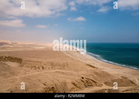 Région côtière du Gouvernorat de Dhofar, Oman. Cette région éloignée surplombe la magnifique mer d'Oman Banque D'Images