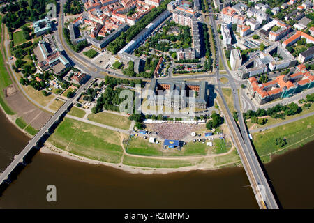 Coupe du Monde de Football 2010, la consultation du public sur les rives de l'Elbe à Dresde, Saxe Musée d'art populaire, ministère des Finances de l'Etat de Saxe, des soirées cinéma sur les rives de l'Elbe, vue aérienne, la Saxe, le Parlement de l'État Public Viewing à Elbe, Albertstraße, Dresde, Saxe, Allemagne, Europe, Banque D'Images