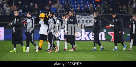 Gelsenkirchen, Allemagne. 19 Nov, 2018. L'équipe allemande grâce les fans. GES/football/Ligue des Nations Unies : Allemagne - Pays-Bas, 19.11.2018 Football/soccer : Ligue des Nations Unies : l'Allemagne contre les Pays-Bas, Gelsenkirchen, Novembre 19, 2018 | dans le monde entier : dpa Crédit/Alamy Live News Banque D'Images