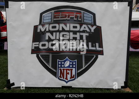 Los Angeles, CA, USA. 19 Nov, 2018. Monday Night Football signer ci-dessous avant de l'appareil photo la NFL Kansas City Chiefs vs Los Angeles Rams au Los Angeles Memorial Coliseum de Los Angeles, CA le 19 novembre 2018. Jevone Moore : csm Crédit/Alamy Live News Banque D'Images