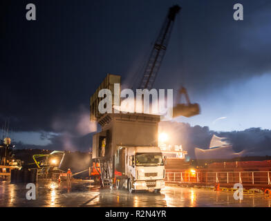 Kinsale, Cork, Irlande. 20 novembre, 2018. Waaldijk cargo été déchargé de sa cargaison d'aliments pour animaux sur le dock à Kinsale, dans le comté de Cork, Irlande Banque D'Images