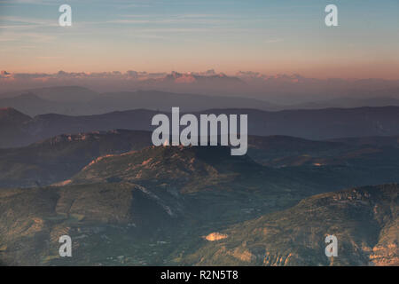 Ventoux, Frankreich. Le 13 juillet, 2018. Vue depuis le sommet du Mont Ventoux vers le nord, vue sur les montagnes autour du Mont Blanc | Conditions de crédit dans le monde entier : dpa/Alamy Live News Banque D'Images