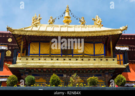 Lhassa au Tibet, le toit du temple de Jokhang Banque D'Images