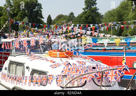 Bateaux et péniches décorées en noir et blanc Banque D'Images