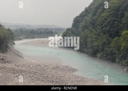 Rafters sur la rivière Soca près de Bovec, Parc National du Triglav, Slovénie Banque D'Images