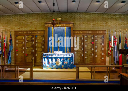 Intérieur de la Chapelle du Souvenir à Biggin Hill commémorant l'avion personnel d'entretien. La Chapelle St George du souvenir. Autel Banque D'Images