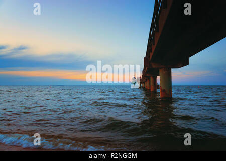 Sous la mer Baltique Pier de Zinnowitz, sur l'île de Rügen en Allemagne. Banque D'Images