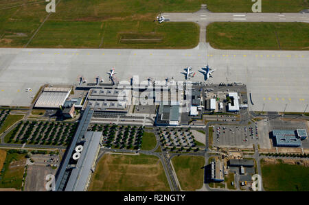 Vue aérienne, l'aéroport de Leipzig, aéroport de fret, l'aéroport international, Saxe, DHL, Cargo), transporteur, vol de nuit, vue aérienne, A14, Markranstädt, Saxe, Allemagne, Europe, Banque D'Images