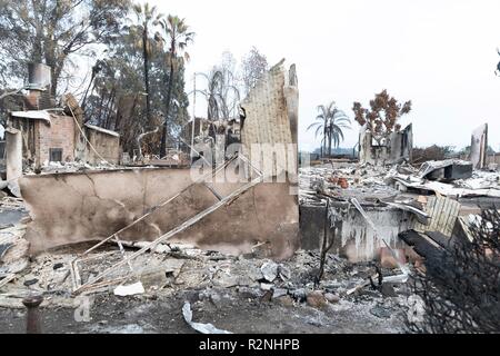 Les dégâts causés par le feu aux maisons détruites dans l'incendie Woolsey, 17 novembre 2018 à Malibu, en Californie. Banque D'Images