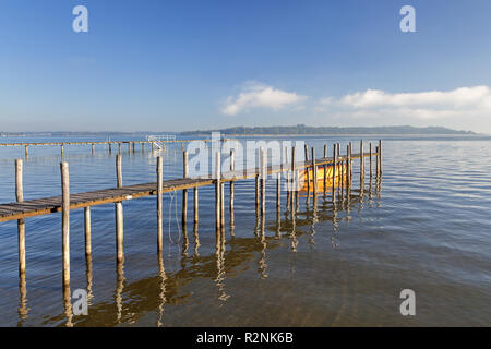 Jetée de Chiemsee en Felden, Bernau, Chiemgau, Haute-Bavière, Bavière, Allemagne du Sud, l'Allemagne, de l'Europe Banque D'Images