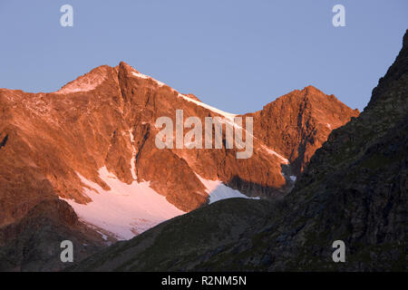 Kräulspitze pic dans la lumière du matin, Alpes de Stubai, Tyrol, Autriche Banque D'Images