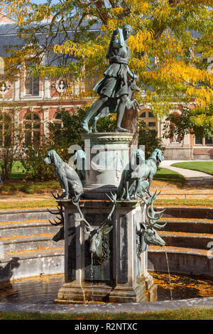 Fontaine de Diane de Versailles (Diane chasseresse) dans le jardin de la Reine du palais de Fontainebleau, France Banque D'Images