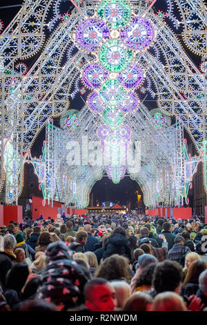 Lumière nuit, une communauté libre événement organisé par suite son Arlene Stuart le dimanche, 18 novembre a marqué l'ouverture d'Édimbourg 2018 Noël ! Ce Banque D'Images