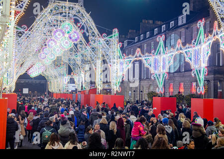 Lumière nuit, une communauté libre événement organisé par suite son Arlene Stuart le dimanche, 18 novembre a marqué l'ouverture d'Édimbourg 2018 Noël ! Ce Banque D'Images