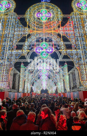 Lumière nuit, une communauté libre événement organisé par suite son Arlene Stuart le dimanche, 18 novembre a marqué l'ouverture d'Édimbourg 2018 Noël ! Ce Banque D'Images