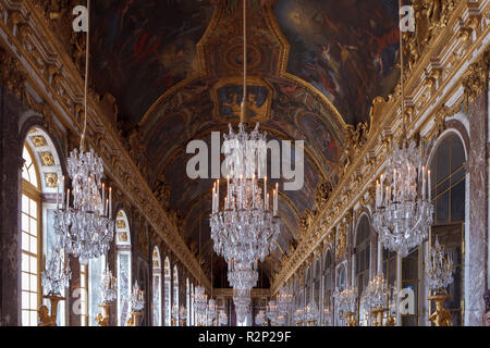 La Galerie des Glaces (Galerie des Glaces) du Palais Royal de Versailles en France. Banque D'Images