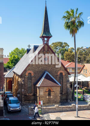 Par le pont de l'église, l'église de style néo-roman, l'architecture de Kirribilli, Sydney NSW Australie. Banque D'Images