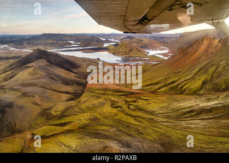 Vue sur l'impressionnant paysage de montagnes, l'Islande, à partir d'un Cessna Aircraft Banque D'Images