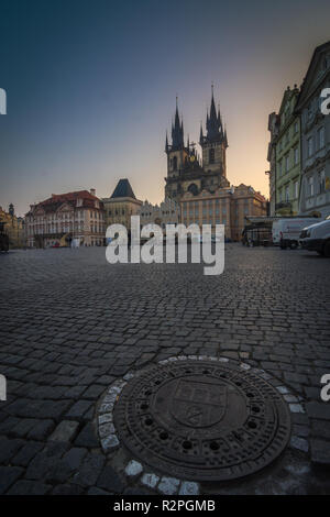 Balade dans la belle ville de Prague par jour Banque D'Images