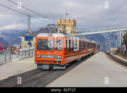 Mt. Gornegrat, Suisse - le 16 septembre 2018 : Gornergrat gare sur le sommet de la montagne. Chemin de fer du Gornergrat Gornergrat (allemand : Bah Banque D'Images