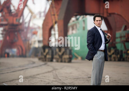 Portrait of a young woman standing in a shipping yard. Banque D'Images