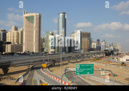 Sheikh Zayed Road à Dubai Banque D'Images