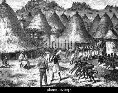 Gravure de David Livingstone recevant une défense du chef Chitapangwa dans un village africain à Molemba dans l'actuelle Zambie, 1867. La gravure sur bois par Johann Baptist Zwecker. Banque D'Images