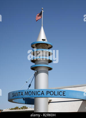 SANTA MONICA, CA - 24 MAI 2009 - Santa Monica signe de la police le 24 mai 2009 à Santa Monica. Le Département de police de Santa Monica accepte présentement Banque D'Images