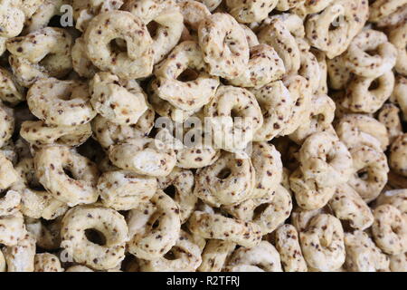 Arrière-plan de nombreux Taralli un Italien toroïdal casse-croûte Banque D'Images