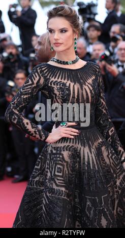 CANNES, FRANCE - 14 MAI 2018 : Alessandra Ambrosio assiste à la projection de 'Blackkklansman» au cours du 71e Festival de Cannes (Ph : Mickael Chavet) Banque D'Images