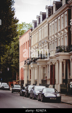 Londres, UK - Février, 2019. Terrasse Géorgienne typique des maisons dans le quartier de Kensington. Banque D'Images