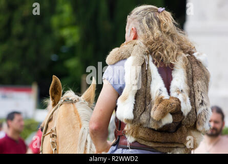 AQUILEIA, Italie - 22 juin 2014 : Ancient Celtic warrior au cours de l'année locale reconstitution historique de la Rome antique Banque D'Images