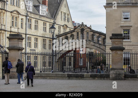 L'un d'un ensemble de (20) des images relatives à la ville d'Oxford, historique des bâtiments éducatifs abondent. Le Pont des Soupirs est considéré ici. Banque D'Images