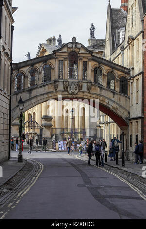 L'un d'un ensemble de (20) des images relatives à la ville d'Oxford, historique des bâtiments éducatifs abondent. Le Pont des Soupirs est considéré ici. Banque D'Images