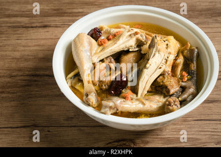 La nourriture faite maison, soupe de poulet Banque D'Images