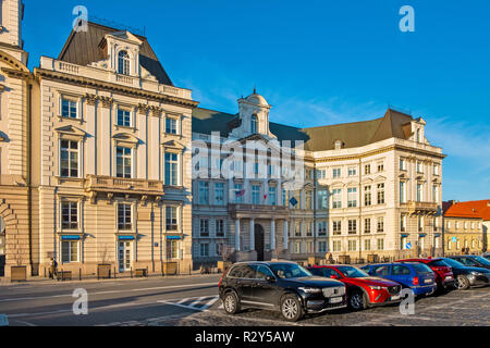 Varsovie, Mazovie / Pologne - 2018/11/18 : Jablonowski Palace à la place du théâtre et rue Senatorska dans le quartier historique de la vieille ville de Varsovie Banque D'Images