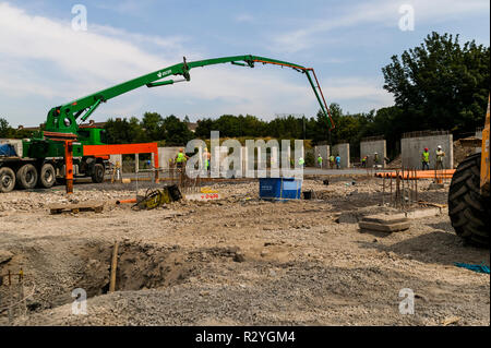 Machine de pompage de béton sur un chantier de travail Banque D'Images