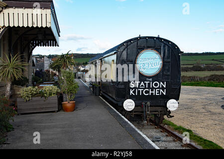 Le populaire restaurant de cuisine 'Station' à West Bay, Bridport, Dorset. Banque D'Images