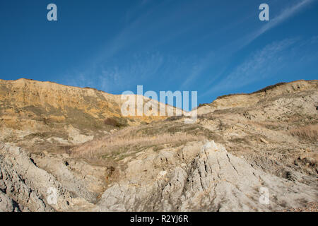 Les touristes sur les bords de falaises instables Banque D'Images