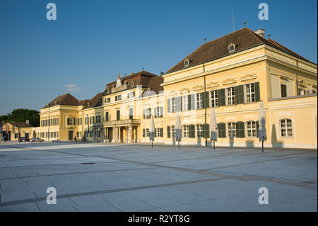 Schloss Laxenburg, Schlossplatz gestaltet von Boris Podrecca Banque D'Images