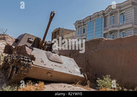 Un Soviet tank détruit, Herat, Afghanistan Banque D'Images