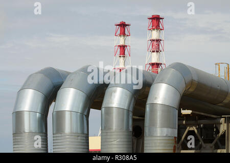 Chauffage de la ville principale de la station thermale.L'eau chaude circule dans ces tuyaux. Banque D'Images