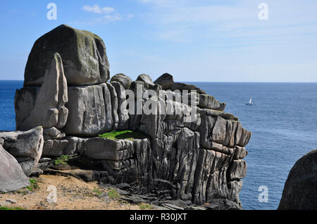 Pluie et vent erored,la mer,les roches de granit, Tooth rock, Penninis Head, St Mary, Îles Scilly.UK. Banque D'Images