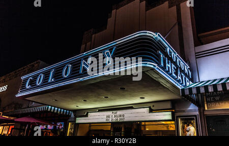 The Colony Theatre Marquee d'entrée lumineuse, Lincoln Rd, Miami Beach, FL, États-Unis. Banque D'Images