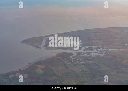 Vue aérienne de la magnifique réserve naturelle nationale de l'eau Hamford au Royaume-Uni Banque D'Images