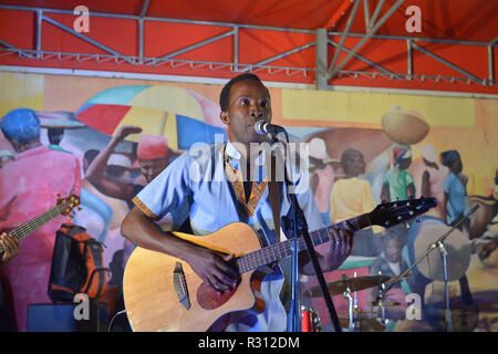 Belo artiste au cours de l'«sons effectue peu d'Haïti' animée par la Mecque aka Grimo au Little Haïti Cultural Complex le 19 octobre 2018 à Miami, en Floride. En vedette : Belo Où : Miami, Florida, United States Quand : 20 Oct 2018 Credit : Johnny Louis/WENN.com Banque D'Images