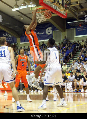 17 novembre 2018 - Auburn Tigers center Austin Wiley # 50 va jusqu'à un slam dunk lors d'un match entre le Maui Invitational Duke Blue Devils et l'Auburn Tigers au Lahaina Civic Center de Lahaina, Maui, HI - Michael Sullivan/CSM Banque D'Images